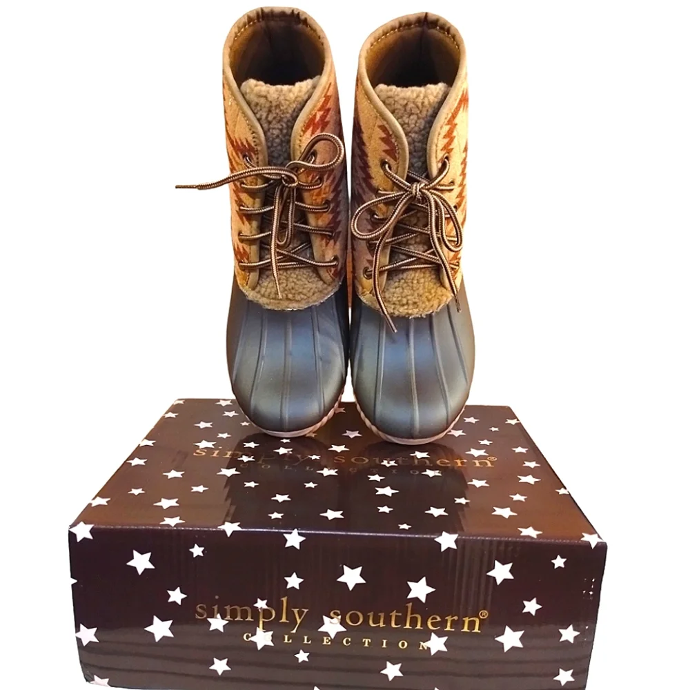 Simply Southern Aztec Print Lace Up Bootie Duck Boot Size 9 New